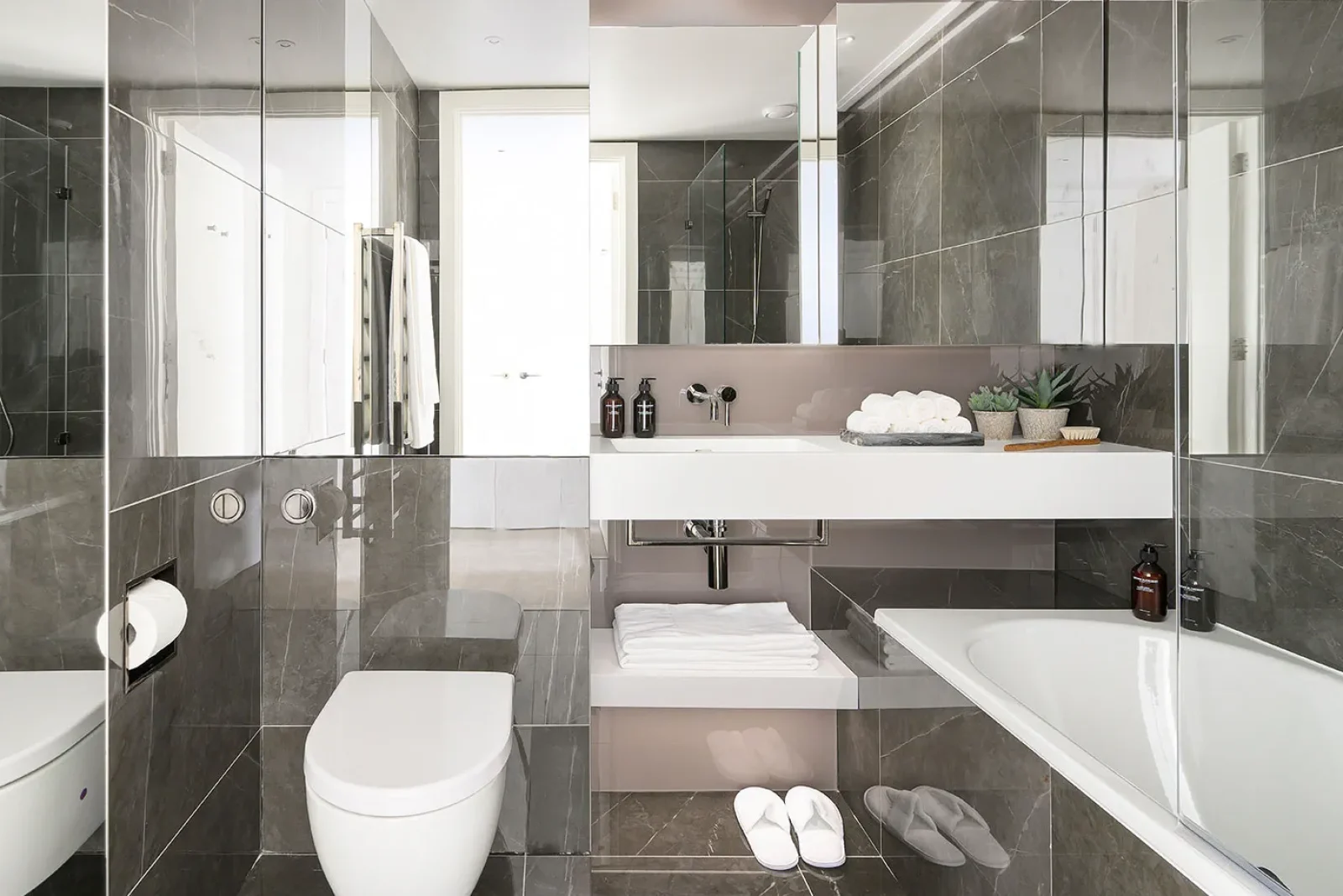 white-city-living-interior-gallery-bathroom-1-29032023